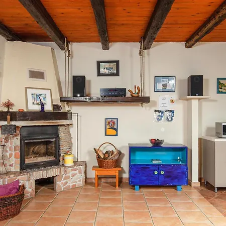 Casa de Férias Beautiful In Barban With Kitchen