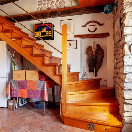 Beautiful In Barban With Kitchen Casa de Férias